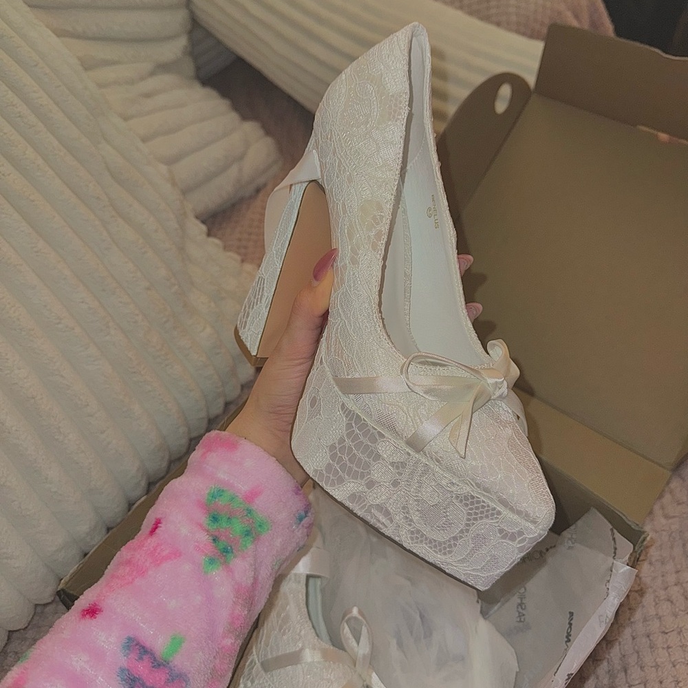 “You matter most” Elegant White Platform Lace Heels - Picture 5 of 11
